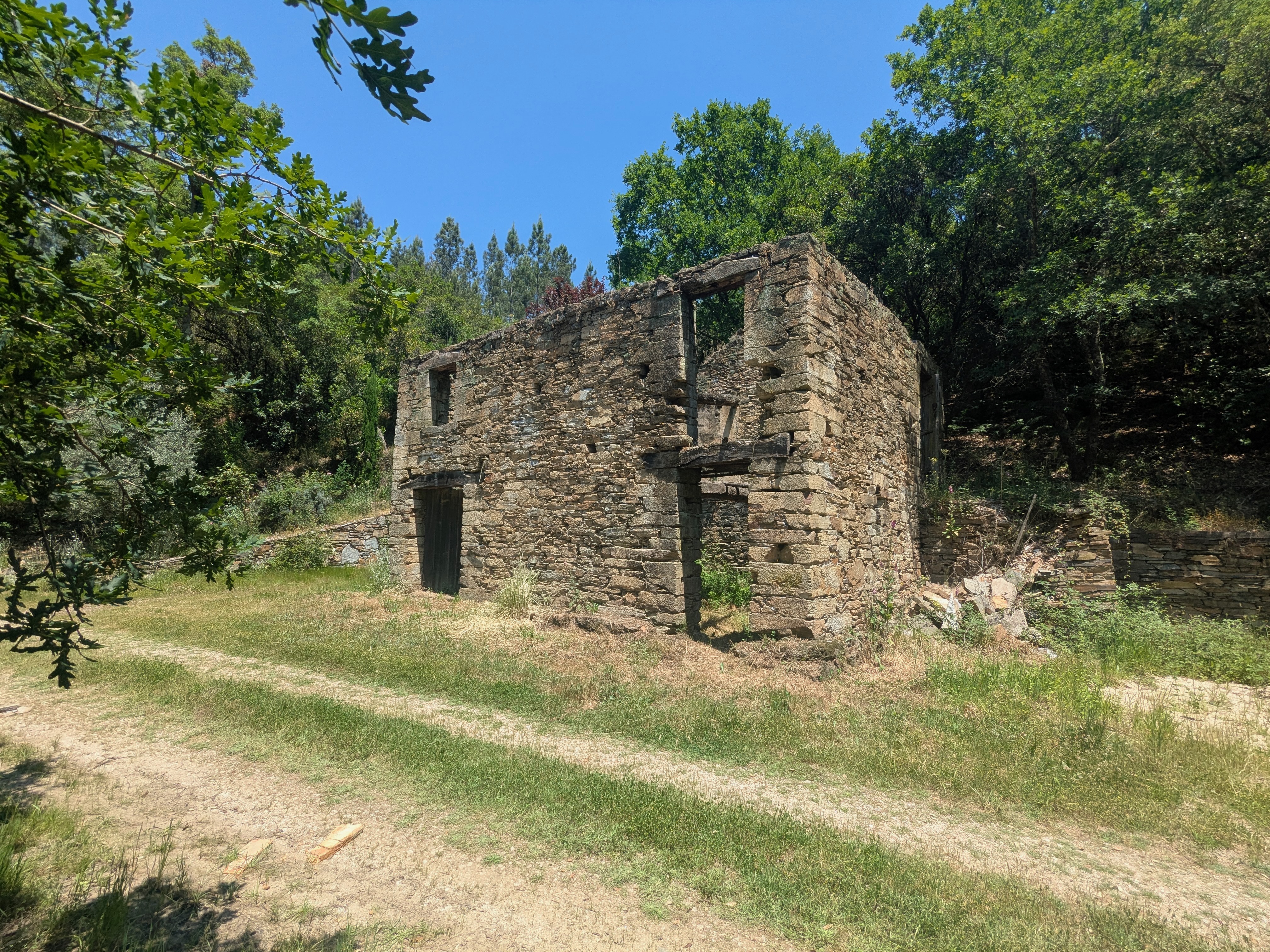 Vale do Porco stone ruin for reconstruction